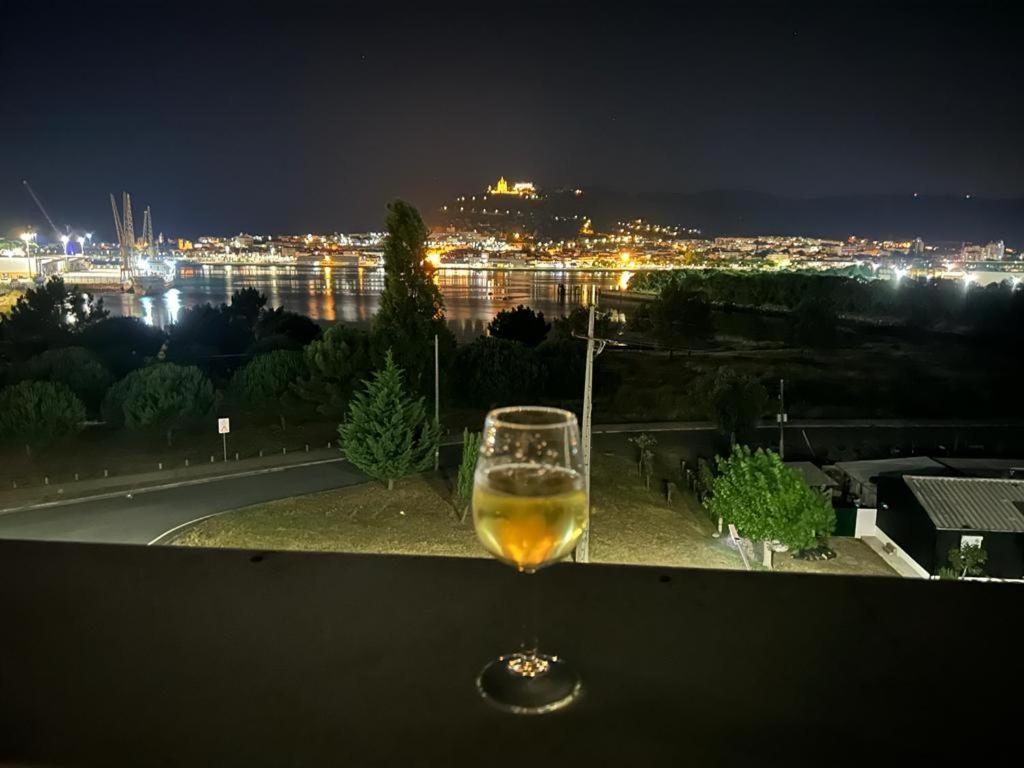 River Town View - Luxury Apartment With Jacuzzi On Terrace Viana do Castelo Exterior photo