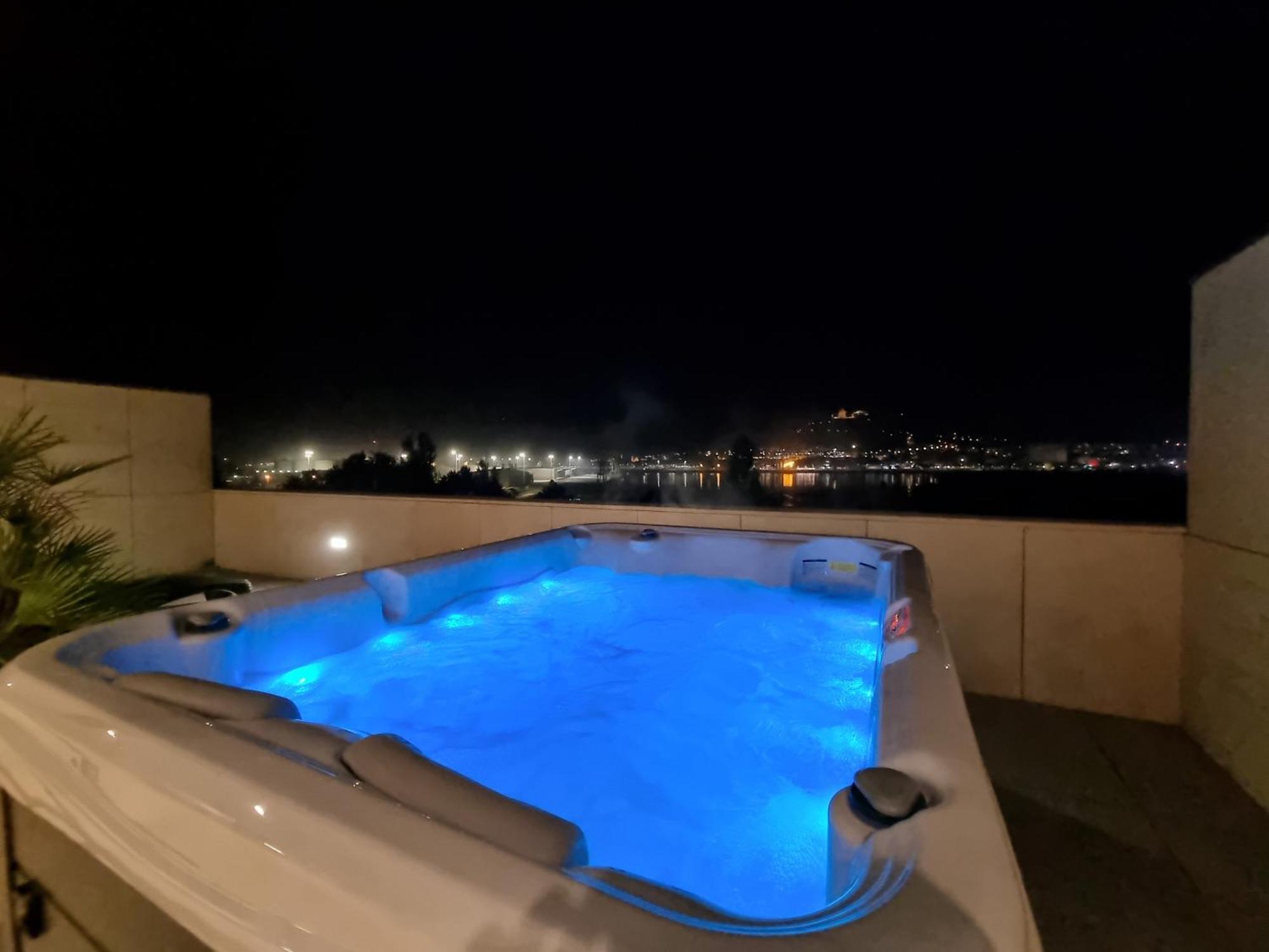 River Town View - Luxury Apartment With Jacuzzi On Terrace Viana do Castelo Exterior photo