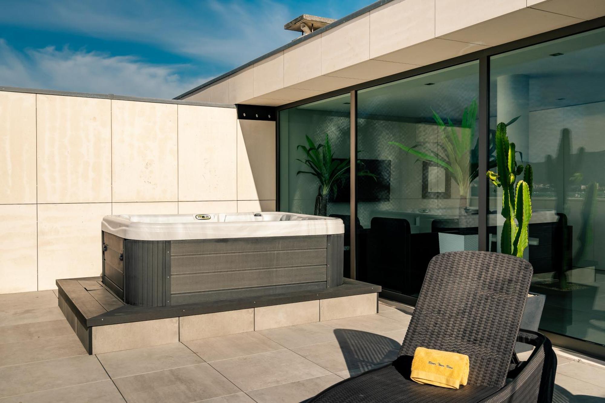 River Town View - Luxury Apartment With Jacuzzi On Terrace Viana do Castelo Exterior photo