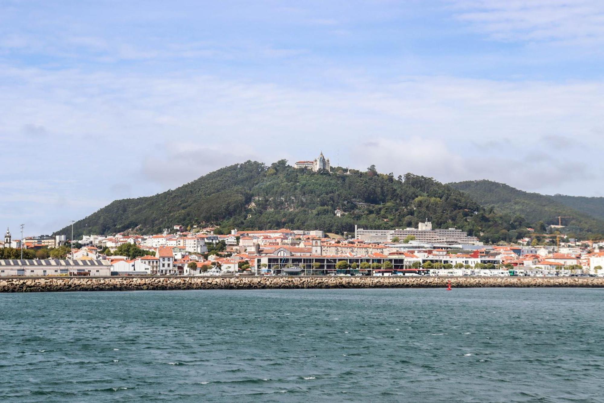 River Town View - Luxury Apartment With Jacuzzi On Terrace Viana do Castelo Exterior photo